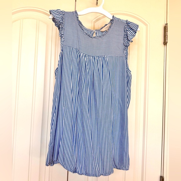 Flutter sleeve top 🩵 - Picture 1 of 3